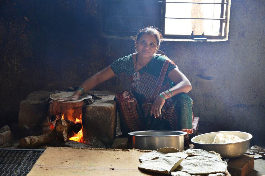 A school cook prepares roti (a tradtional flat bread) from high-iron pearl millet in Andhra Pradesh, India. A recently published study shows that this new, conventionally-bred variety of pearl millet can provide the full daily iron needs of young children. Photo: Alina Paul-Bossuet (ICRISAT). Source: Flickr (HarvestPlus)