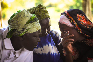 Gathering of community health workers in Kenya. (Photo credit: Molly Snell/ PhotoShare)