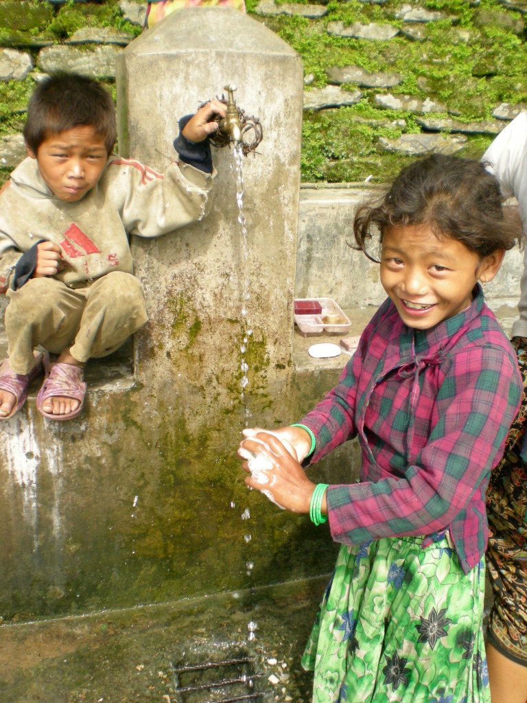 Children washing hands in Nepal. Photo: Laia Domènech 